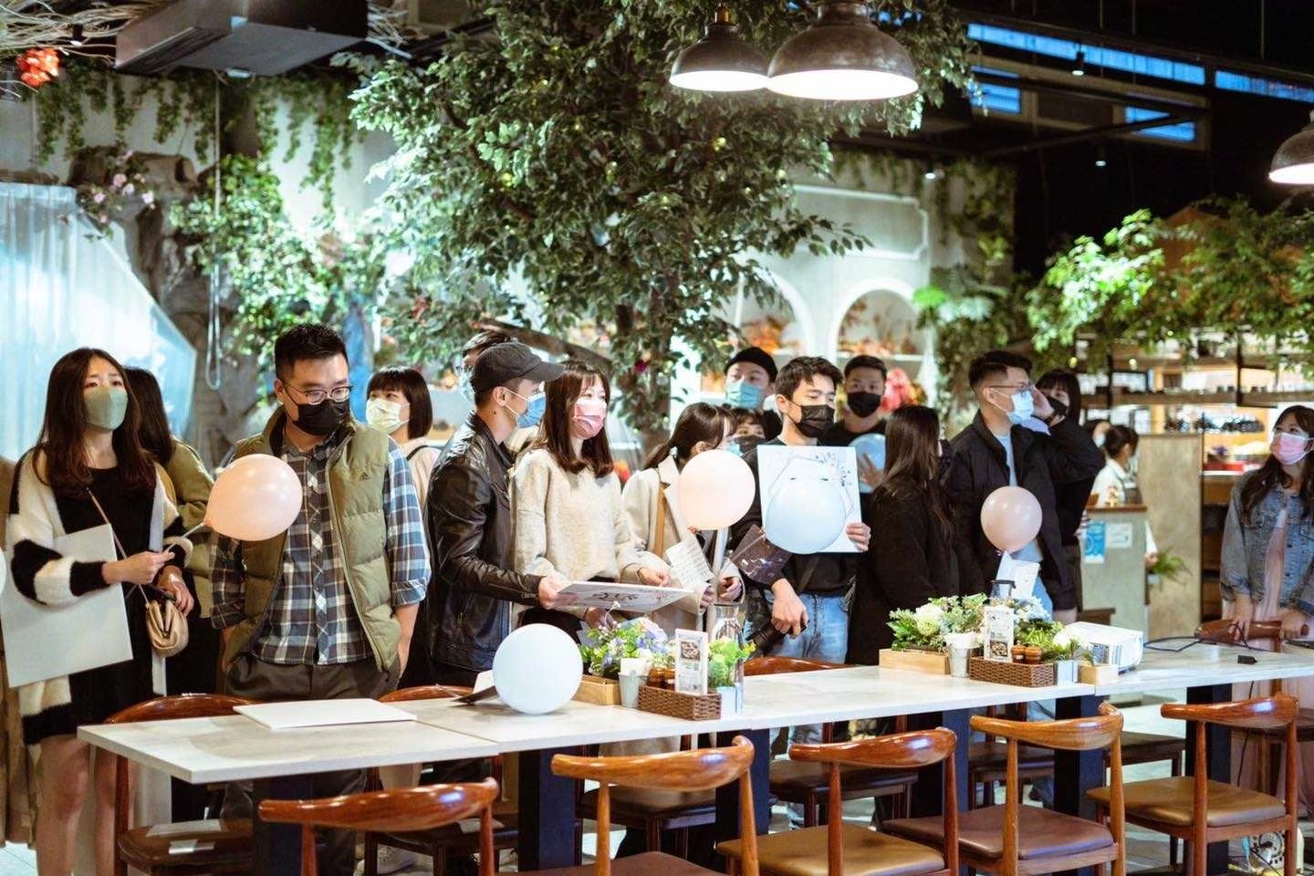 拾光集團求婚企劃案例 - proposal guests wait