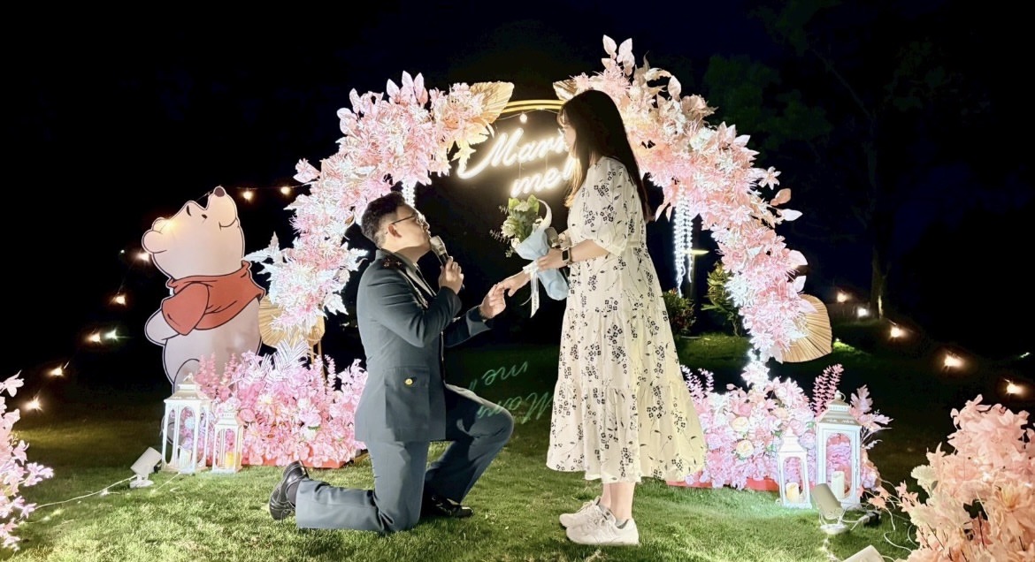 夜間小熊維尼主題求婚佈置