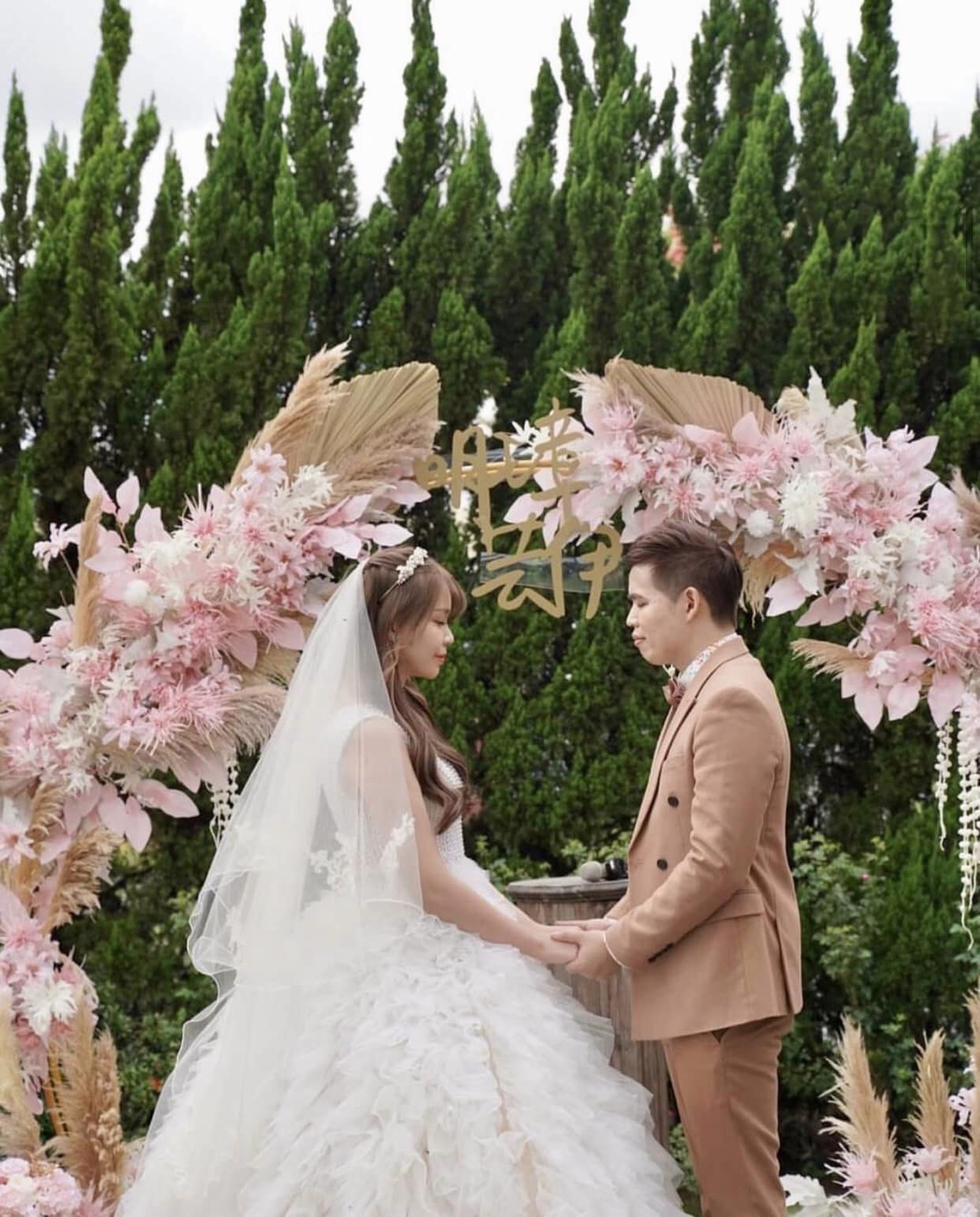拾光集團婚禮服務案例 - wedding couple pink
